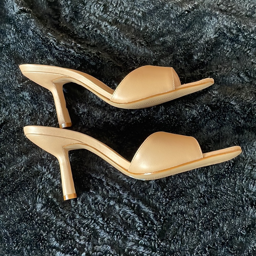 SCHUTZ beige heels 8 1/2 3 inch heel. With box - Picture 3 of 9